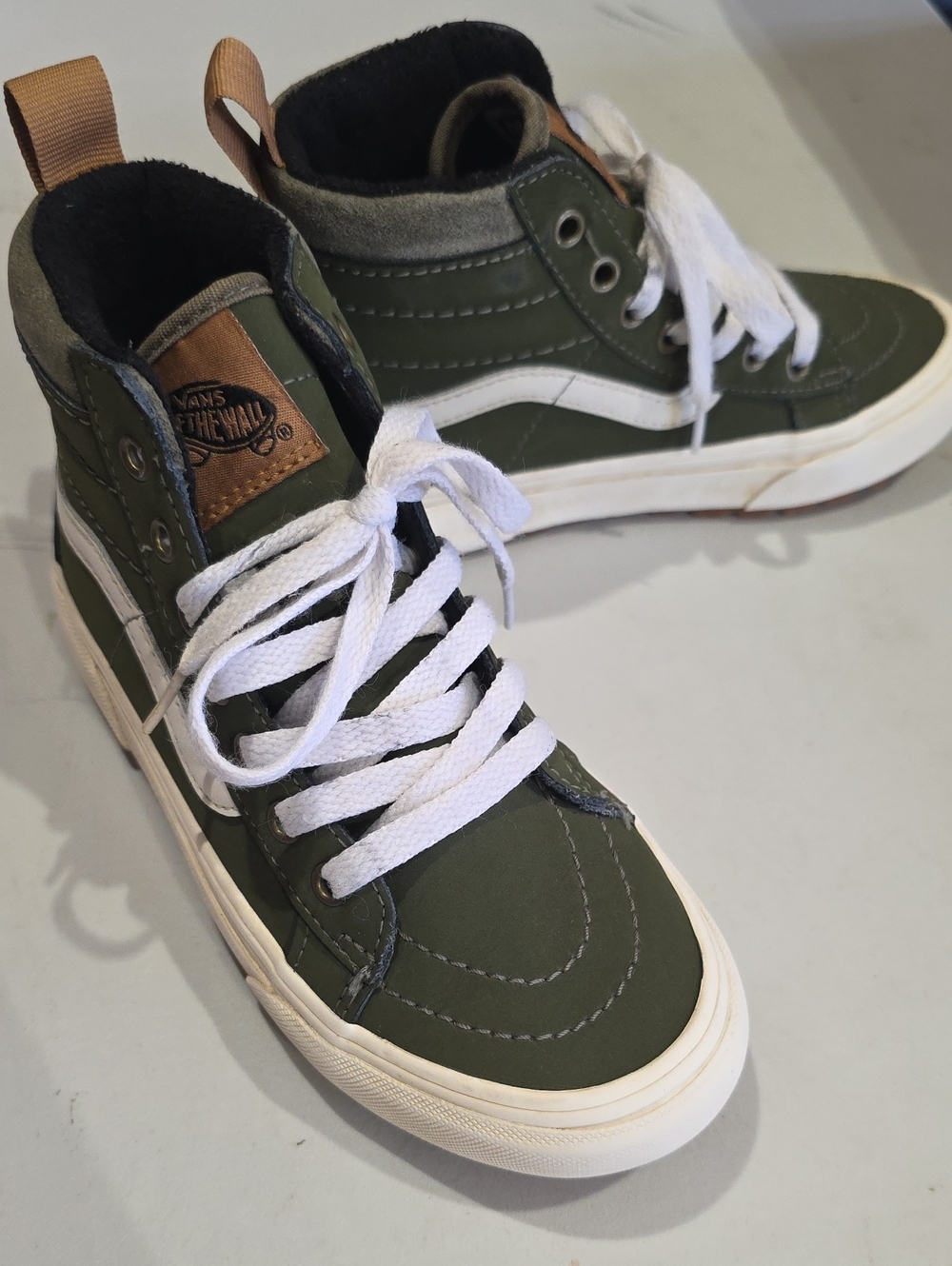 Vans MTE Kids High-Top Boots in Olive Green with White Stripe